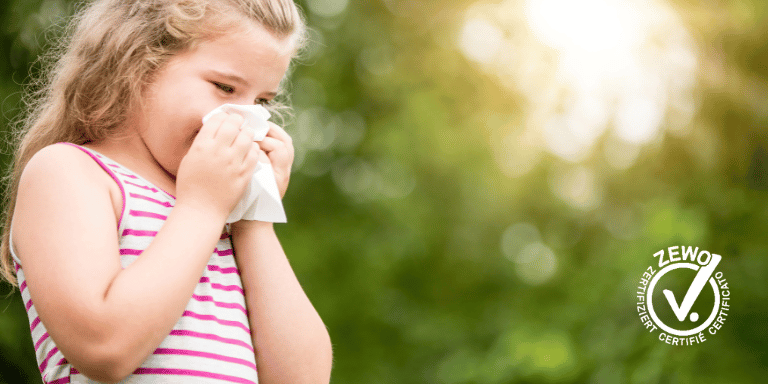 fille avec une allergie au pollen